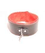 Sextoys, sexshop, loveshop, lingerie sexy : Colliers BDSM : Collier + menottes de Soumission réglable noir et fourrure rouge
