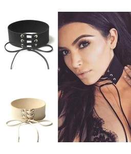 Sextoys, sexshop, loveshop, lingerie sexy : Colliers BDSM : Collier touché velours a laçage Rouge