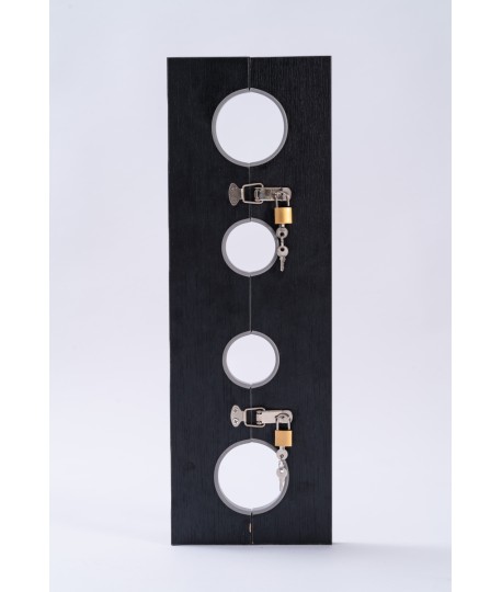 Sextoys, sexshop, loveshop, lingerie sexy : Loveroom - Mobilier BDSM : Plaque de contraintes poingnets et chevilles - Loveroo...