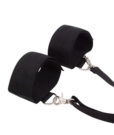 Sextoys, sexshop, loveshop, lingerie sexy : Gode Ceinture : Culotte Slip Avec Godemichet et Menottes